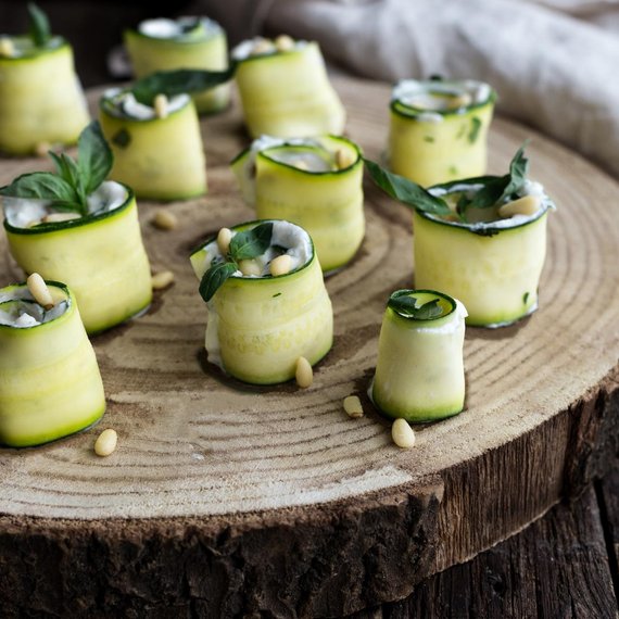 Courgette rolletjes met pijnboompitten