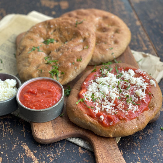 Volkoren lángos met een snelle zelfgemaakte ketchup